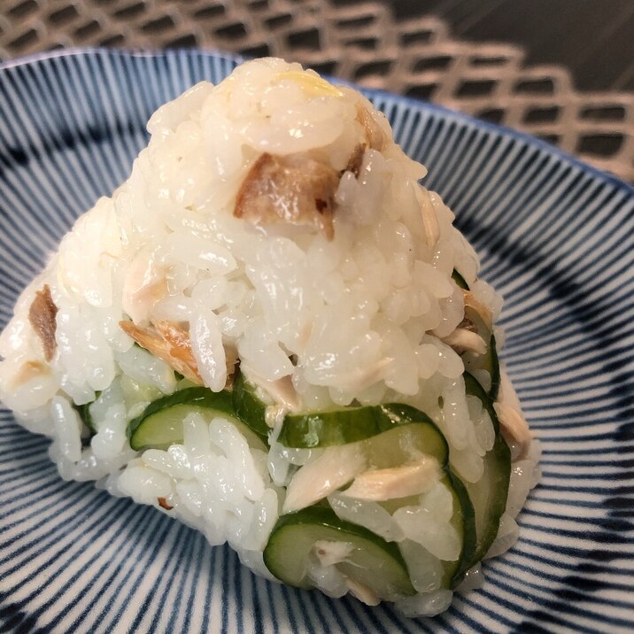 【ひと手間おむすび】きゅうりと焼き鯖ほぐし